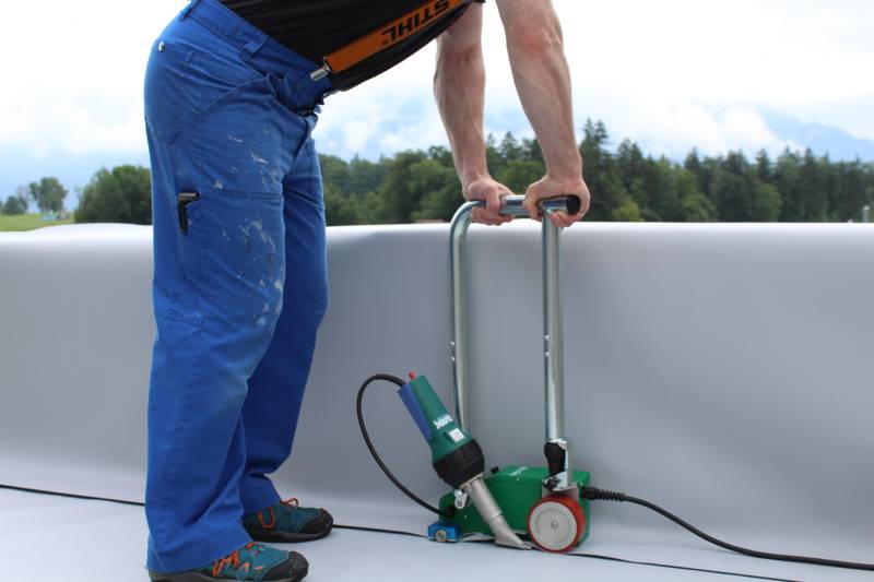 MICON EDGE Machine semi-automatique pour souder prés du bord de la marque BAK disponible à Paris, Montpellier et dans toute la France