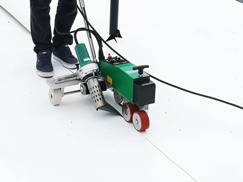 LARON 21 Automate de soudage plastique le plus rapide de la marque BAK pour membrane de toiture à Paris, Strasbourg et toute la France