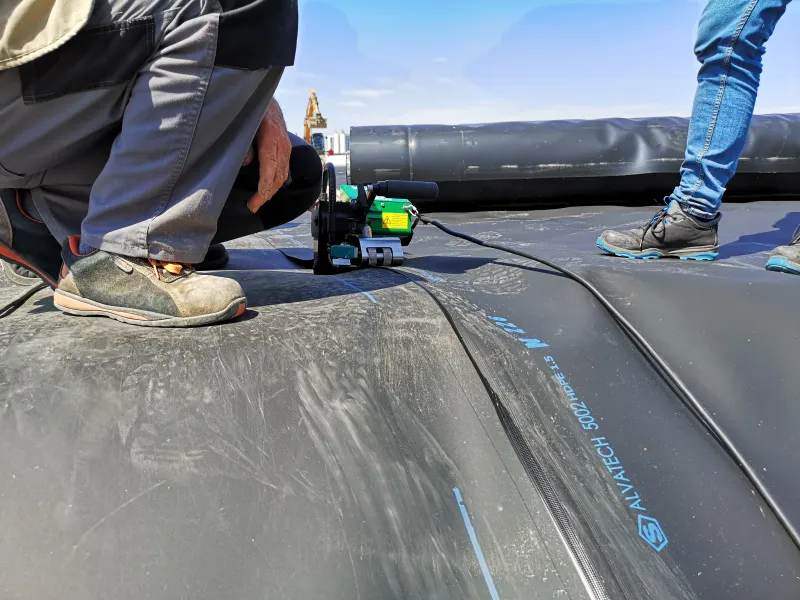 PROTON WEDGE Automate à panne chauffante léger pour soudage bassins de la marque BAK disponible à Paris, Lille et toute la France