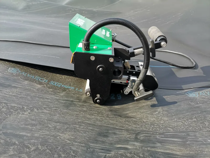 PROTON WEDGE Automate à panne chauffante léger pour soudage bassins de la marque BAK disponible à Paris, Lille et toute la France