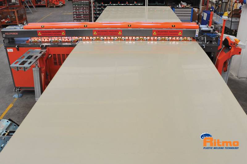 Soudeuse de plaques pneumatique POLYFUSION 3 de la marque RITMO disponible à Paris, Lyon et dans toute la France