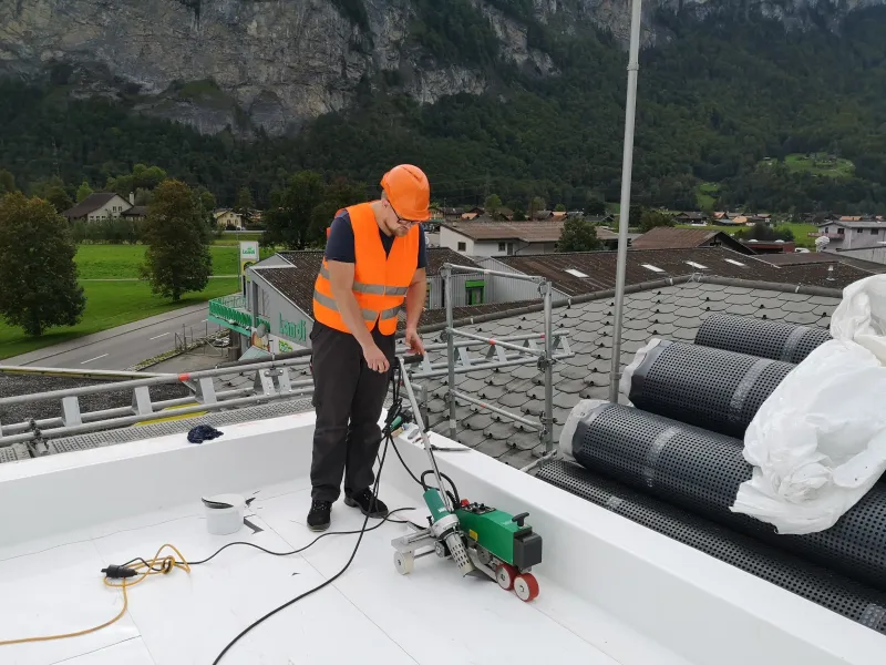 LARON 21 Automate de soudage plastique le plus rapide de la marque BAK pour membrane de toiture à Paris, Strasbourg et toute la France