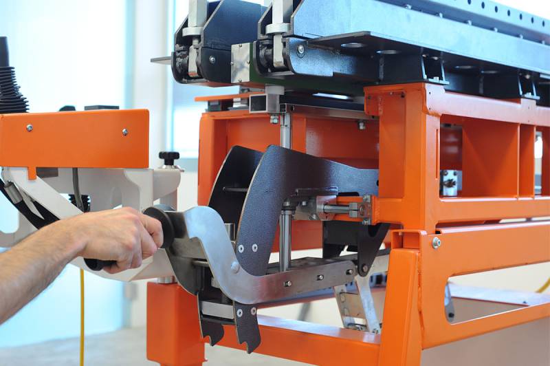 Soudeuse de plaques manuelle POLYFUSION 1-25 de la marque RITMO disponible à Paris, Lille et dans toute la France